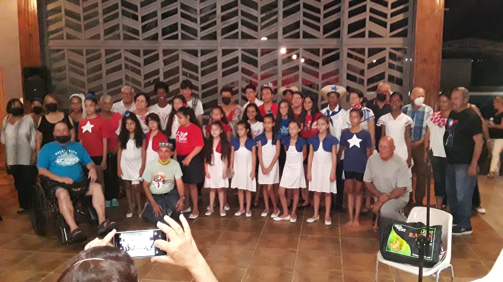 La Compañía Infantil Ronda de los Sueños regala espectáculo a la Brigada de Solidaridad