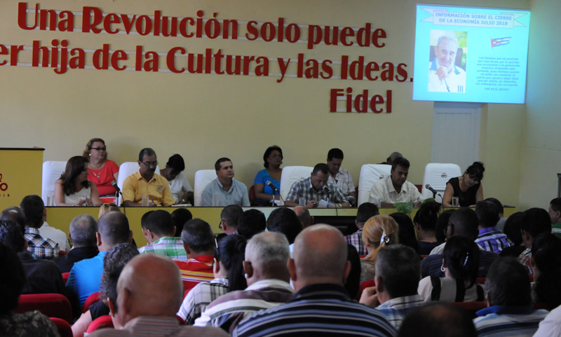 Fotos: Elder Leyva economia reunion 1