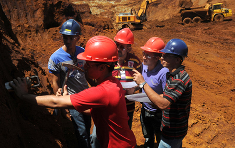 Ingenieros geologos