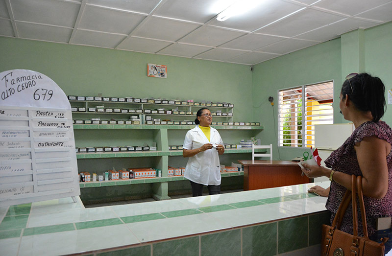 Fotos: William Parrao alto cedro farmacia