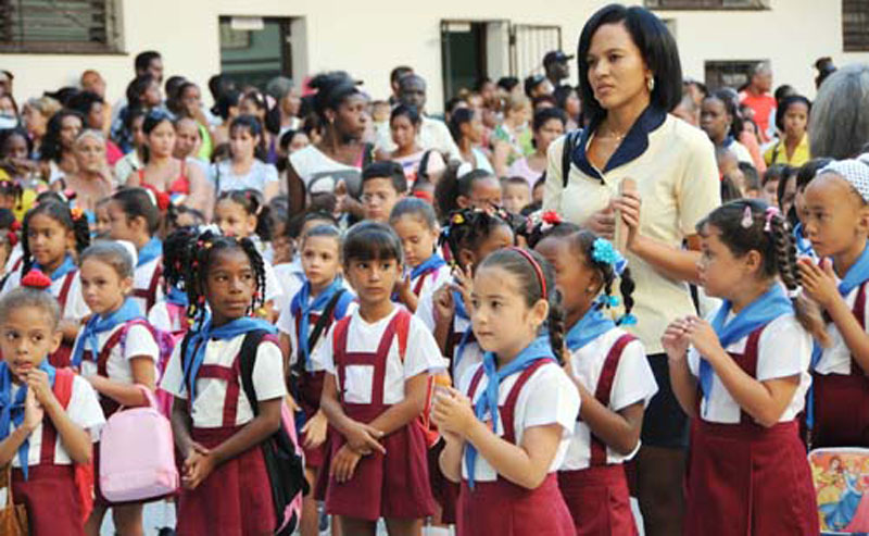 Fotos: Cubadebate, Radio Reloj y Radio Ciudad Habana curso escolar inicio 1