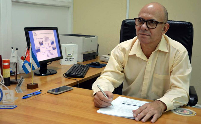 Foto: Dirección de Comunicación Uho rector universidad