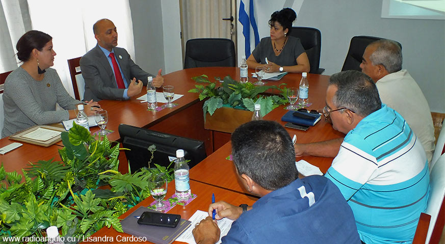 emiratos arabes embajador visita holguin lisandra4