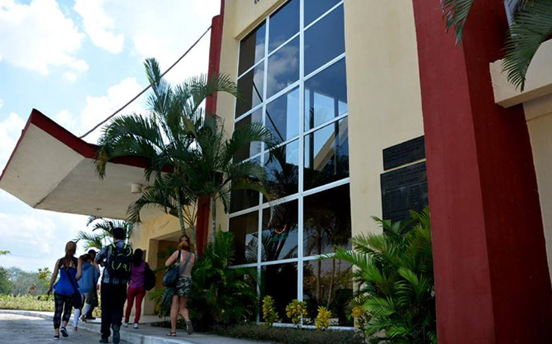 Fotos: perfil facebook Uho Universidad