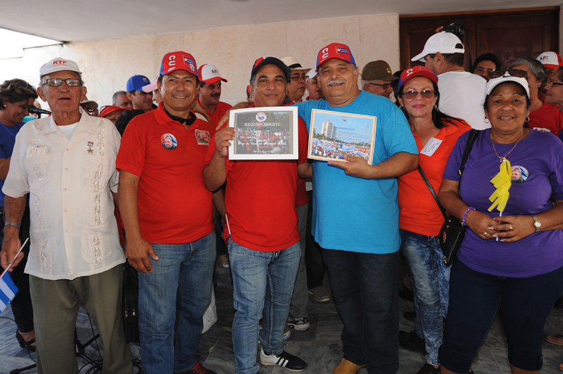 Los Sindicatos de Transporte e Industria fueron unos de los reconocidos con el primer lugar. mayo 9074