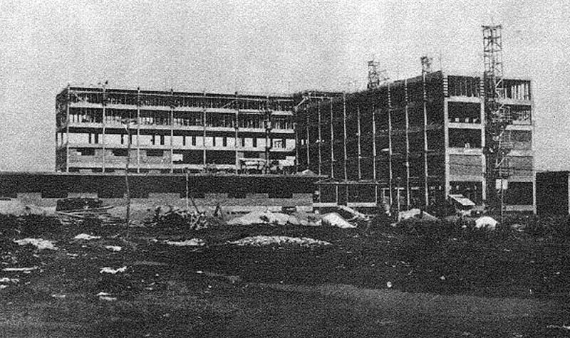 Inico de las obras de construcción del "Lenin". Foto: Blog Aldea Cotidiana hosp lenin viejo Aniv