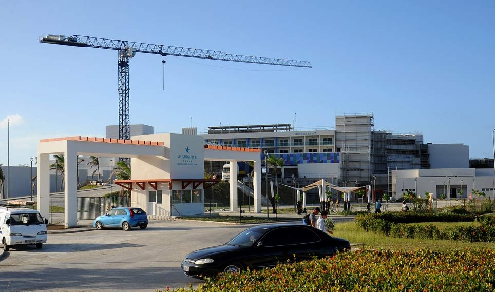 El Hotel Iberostar Selection Almirante es una de las obras previstas a concluir en 2020, cuando Holguín crecerá en más de mil 300 habitaciones, el 35 por ciento del total del país. Foto: Carlos Rafael Atlántico Club Amigo C Rafael