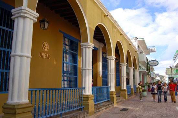 FACHADA SEDE DE LA UNEAC EN HOLGUIN
