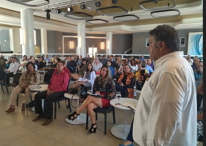 Las intervenciones estuvieron centradas en la urgencia de lograr un papel más activo e innovador en mantener en el mercado internacional un mayor número de bienes y servicios. Fotos: Luly Legrá. . Holguin Comercio 2