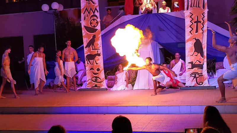 Noche romana en Brisas Guardalavaca. brisas guardalavaca henry 04