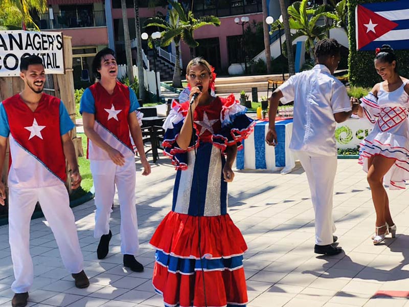 Fiesta de la Cubanía en el Hotel Brisas Guardalavaca. henry 07