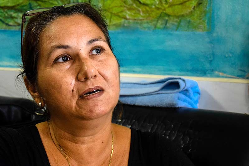 Familiar de un paciente del Hospital Clínico Quirúrgico durante el proceso de referendo necesario para la aprobación del Código de la familia en Cuba. Septiembre 25 de 2022. Foto: Heidi Calderón hcs votacion referendo codigofamilia 06