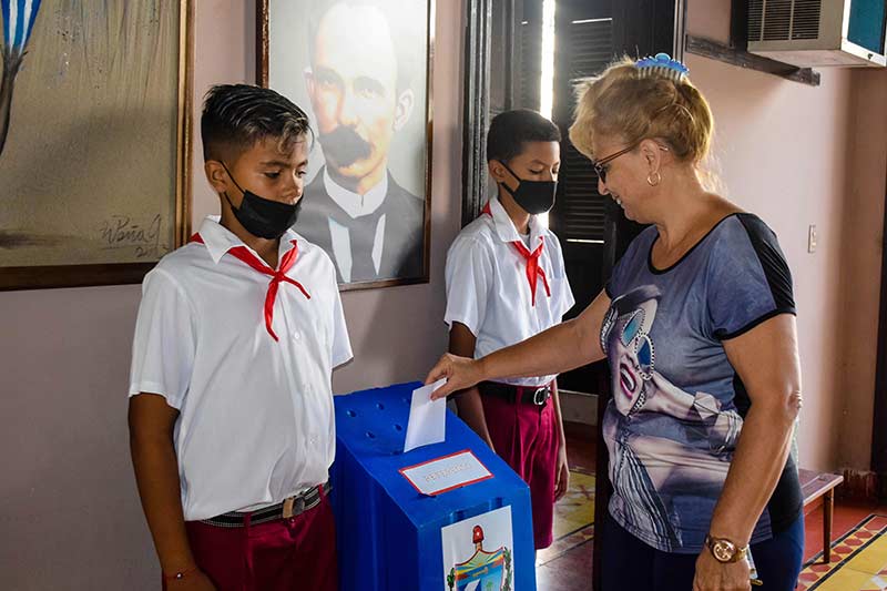 Proceso de referendo durante la consulta popular necesaria para la aprobación del Código de la familia en Cuba. Fotos: Heidi Calderón hcs votacion referendo codigofamilia 10