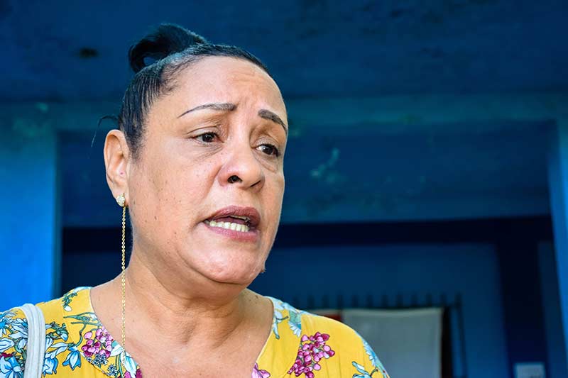 Delegada del Poder Popular expone sus razones para sentirse orgullosa del proceso de referendo durante la consulta popular necesaria para la aprobación del Código de la familia en Cuba. Foto: Heidi Calderón hcs votacion referendo yamilka delegada 01