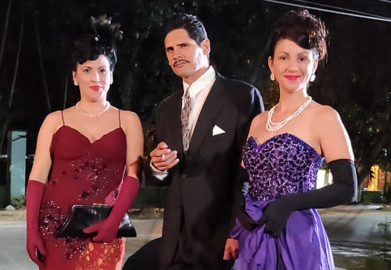 Yaremis Pérez (María Valero ), Niu Ventura (Ernesto Galindo) y Karla Santos (Minín Bujones), en El derecho de soñar. Fotos: Tomadas de Internet y cortesía de Ángel Luis Martínez y Alfredo Martínez. El derecho de soñar 01