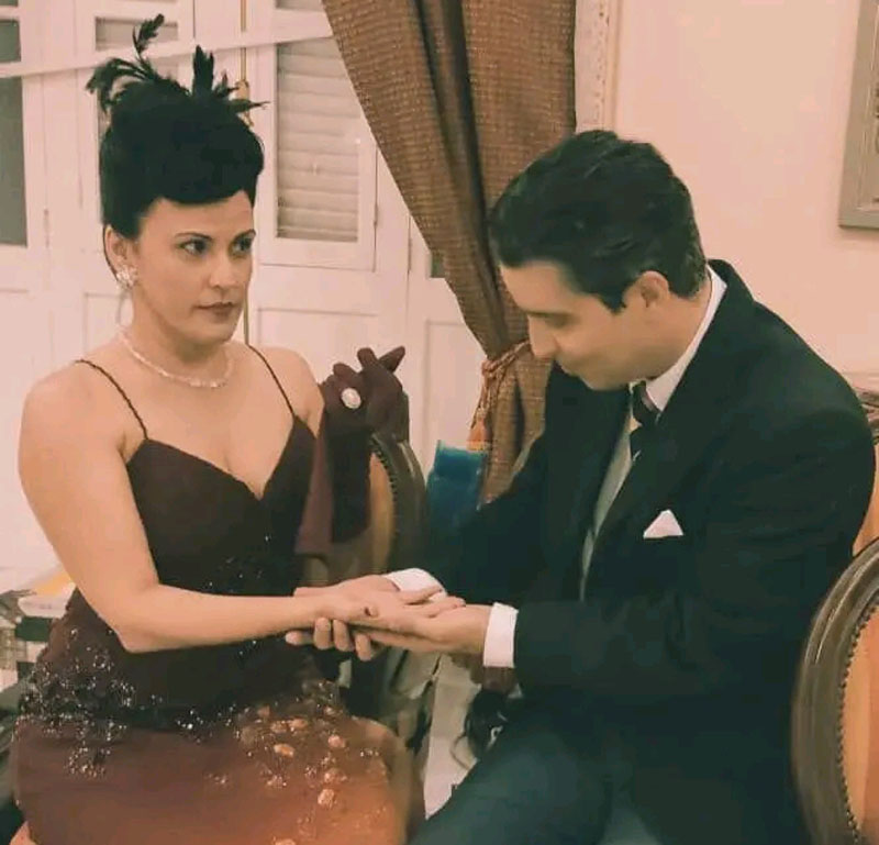 Yaremis Pérez (María Valero) junto a Ray Cruz (Gaspar de Santelices), en El derecho de soñar. 10
