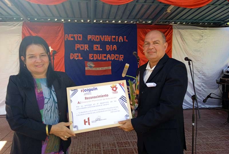 Celebran en Banes acto provincial por Día del Educador