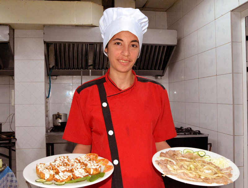 Yasira Elena Vega Pupo. Fotos: Alexis del Toro y Cortesía de la entrevistada Constelaciones Cocinera 021