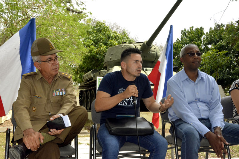 homenaje raul jovenes 02