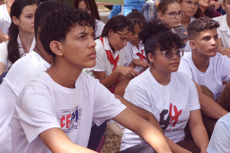 homenaje raul jovenes 04