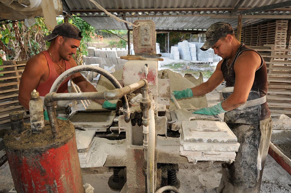 Producción materiales de construcción en Holguín