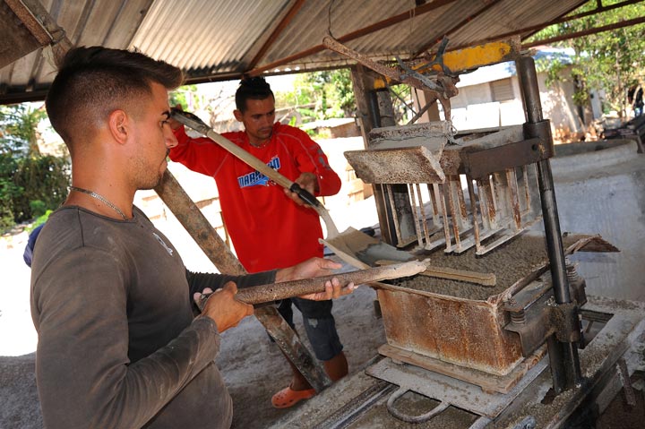 Producción materiales de construcción en Holguín