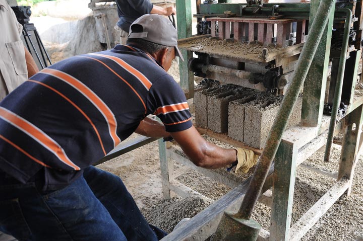 Producción materiales de construcción en Holguín