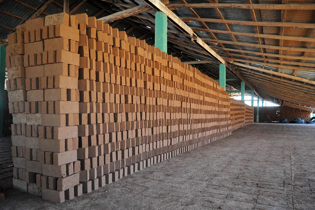 Producción materiales de construcción en Holguín