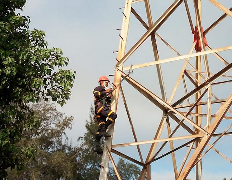 Linieros trabajando